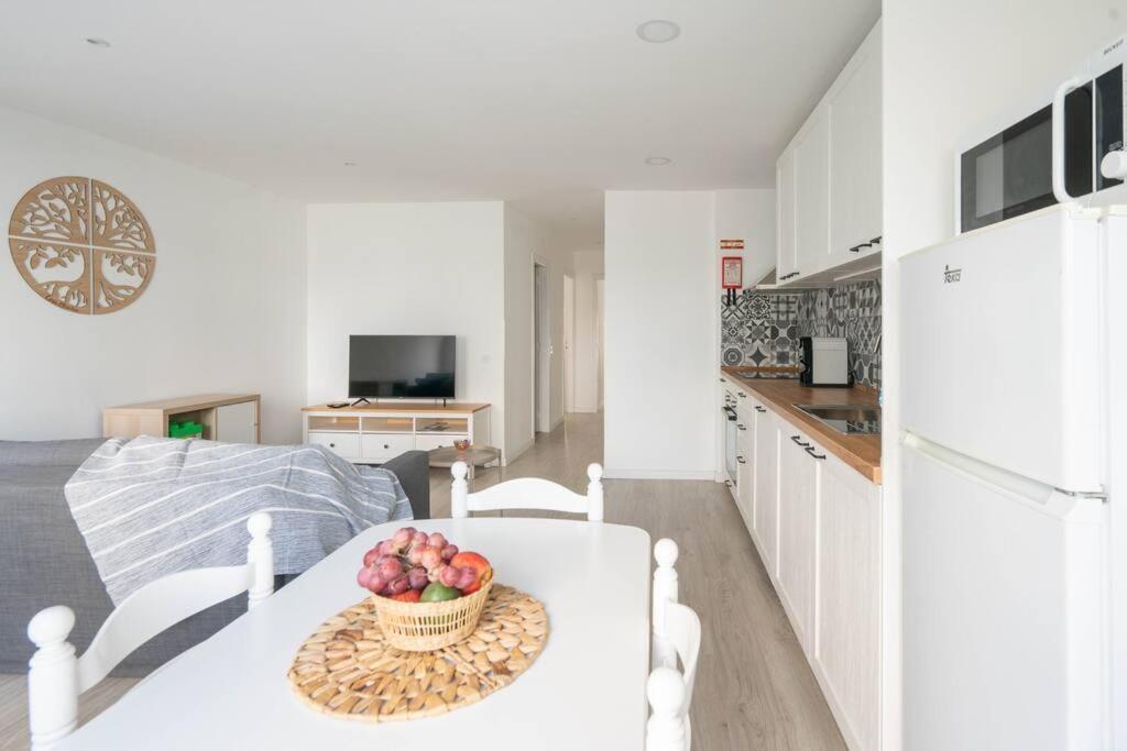 Casa Oliveira - Sunny 2-Bed Retreat Steps From The Beach Armação de Pêra المظهر الخارجي الصورة