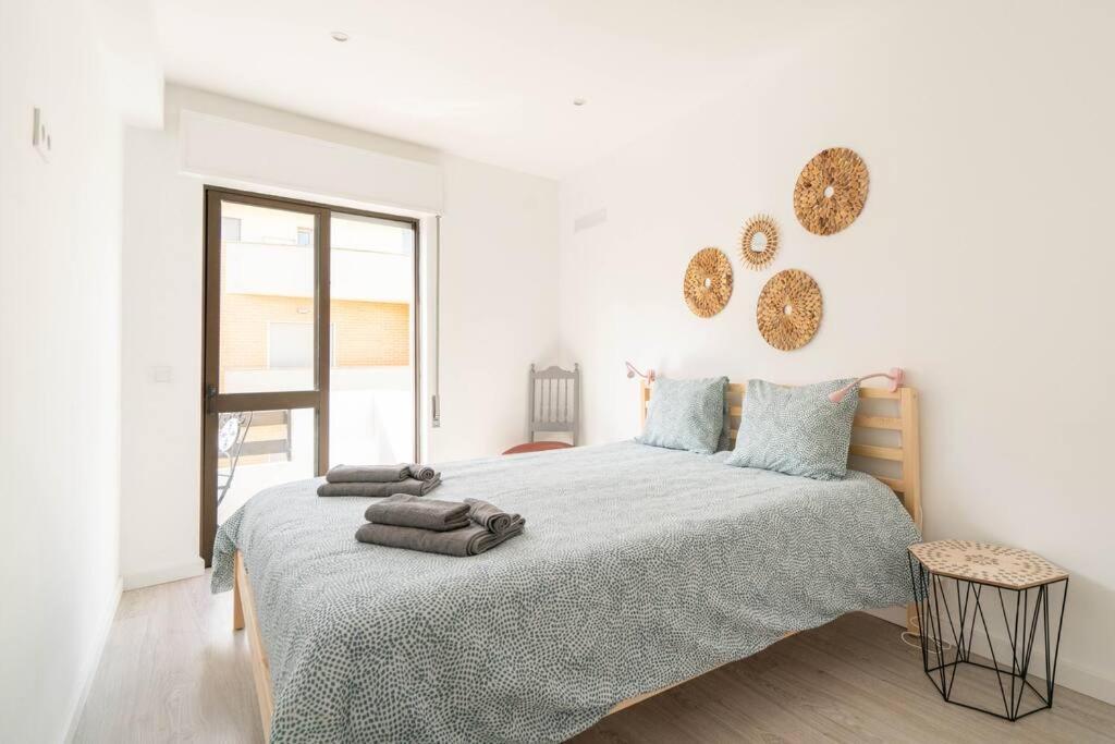 Casa Oliveira - Sunny 2-Bed Retreat Steps From The Beach Armação de Pêra المظهر الخارجي الصورة