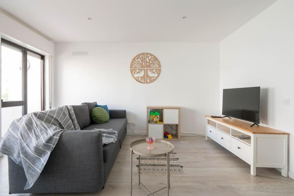 Casa Oliveira - Sunny 2-Bed Retreat Steps From The Beach Armação de Pêra المظهر الخارجي الصورة