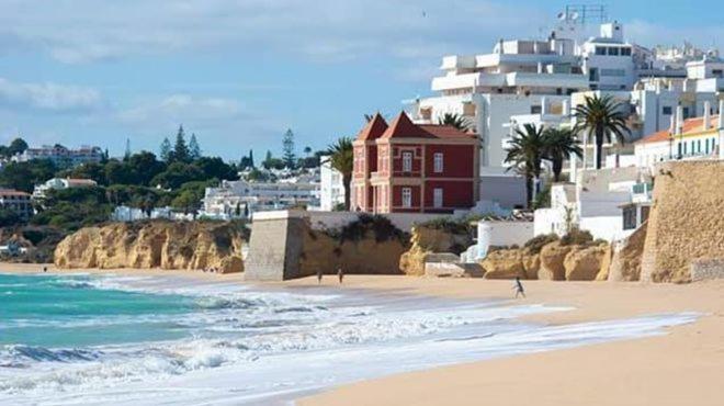 Casa Oliveira - Sunny 2-Bed Retreat Steps From The Beach Armação de Pêra المظهر الخارجي الصورة